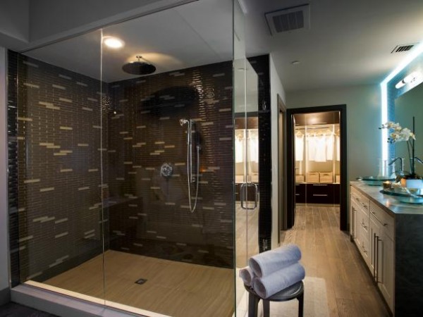 Luxurious Bathroom with European Shower